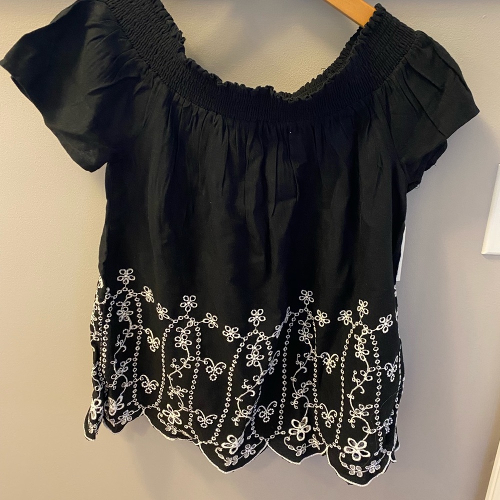 Old Navy off the shoulder top size S